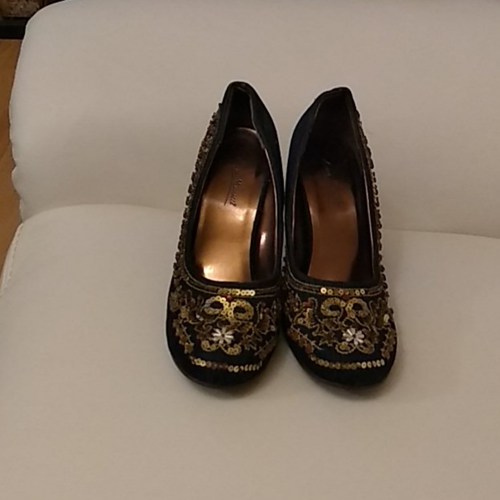 Blue jean pumps